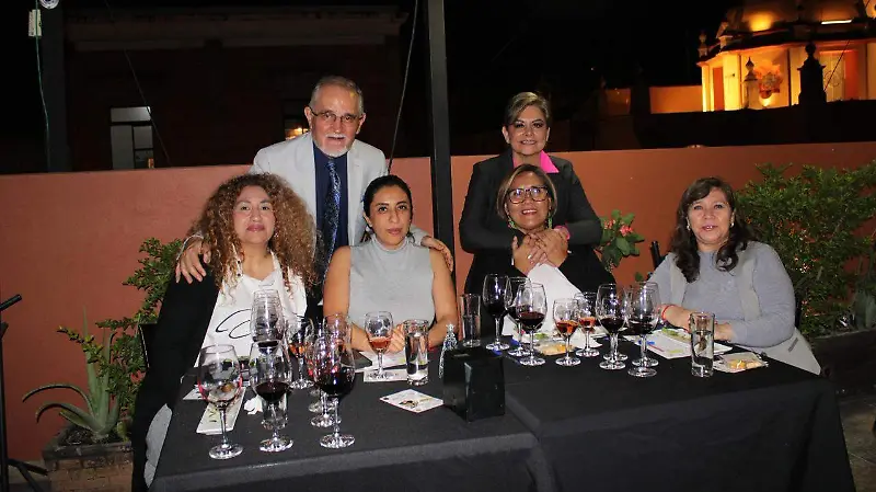 Felices lucieron los anfitriones con sus invitados.